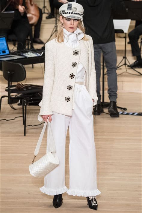 collezione autunno inverno chanel 2018|Chanel: la sfilata Haute Couture autunno inverno 2018.